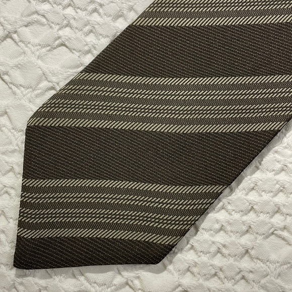 Giorgio Armani 100% Silk ‘Made in Italy’ Tie - Picture 1 of 7